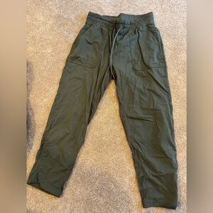 Lululemon cropped pants